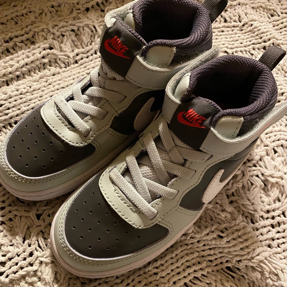 Nike hi tops NWOB